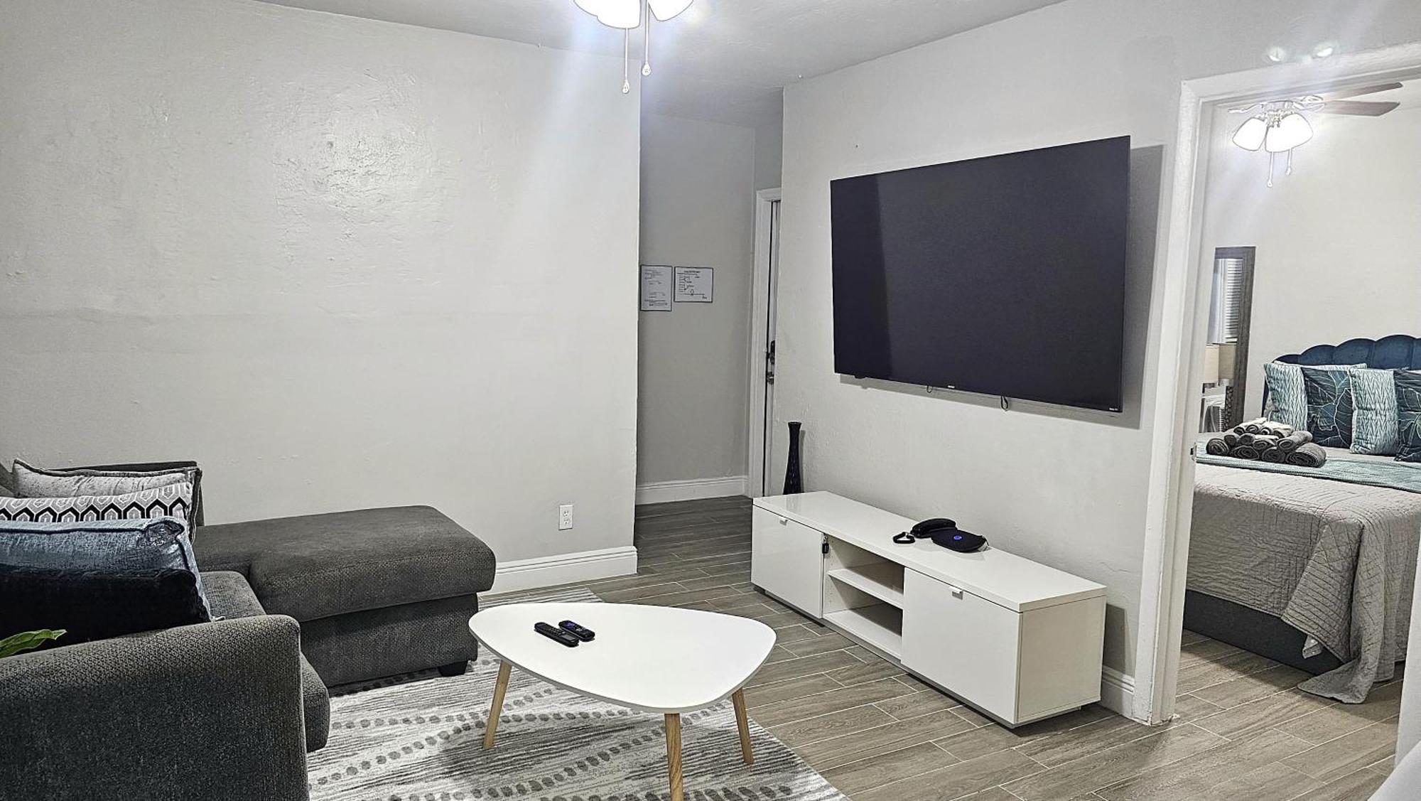 Big Tv Apartment 5 Miles From Hard Rock Casino ハリウッド エクステリア 写真